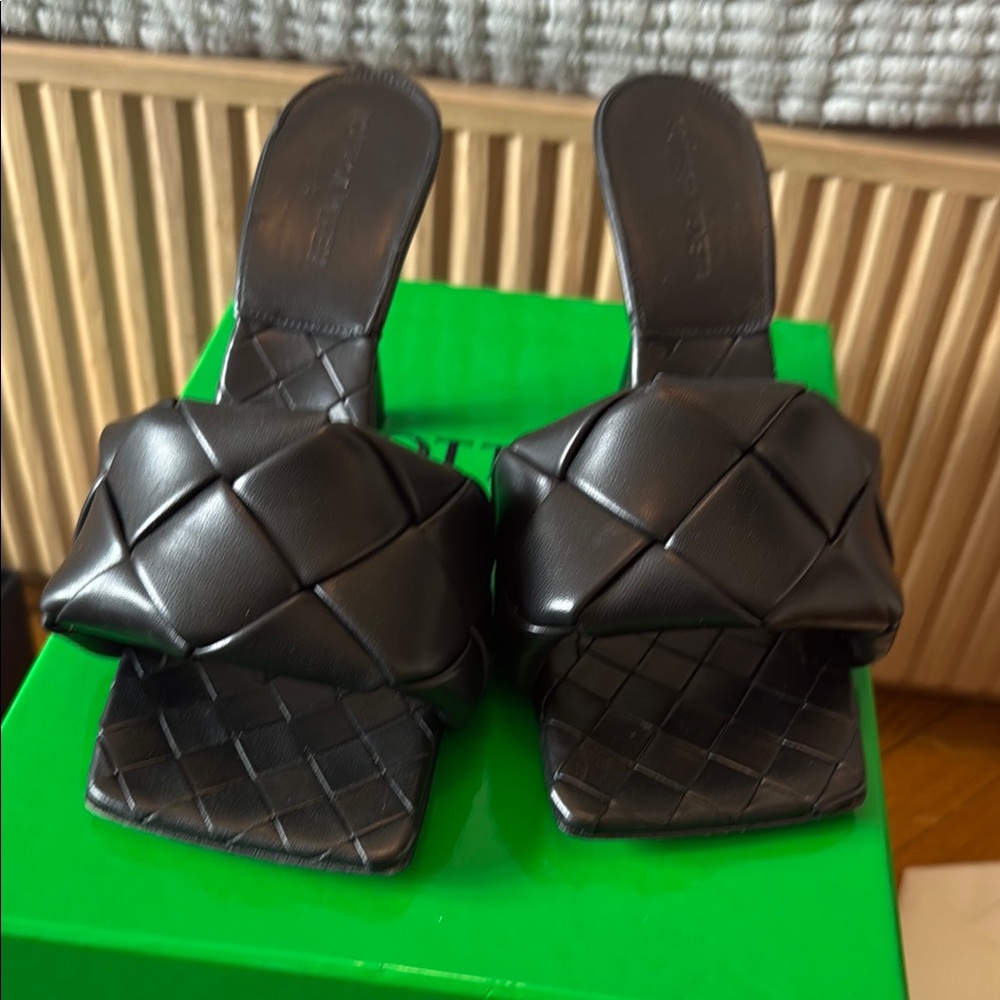 Black Quilted Women's Sandals